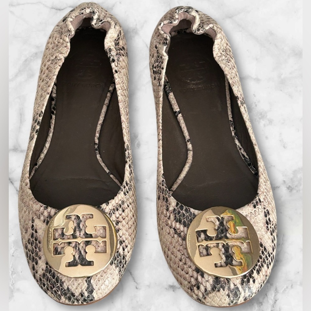 Tory Burch Reva Snakeskin Flats Ballet Beige Brown Gold Logo Size 7.5 - Picture 2 of 16